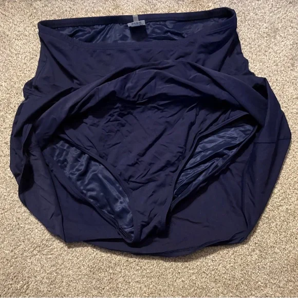 Lands' End Women's A-Line Swim Skirt in Deep Navy - Picture 2 of 5